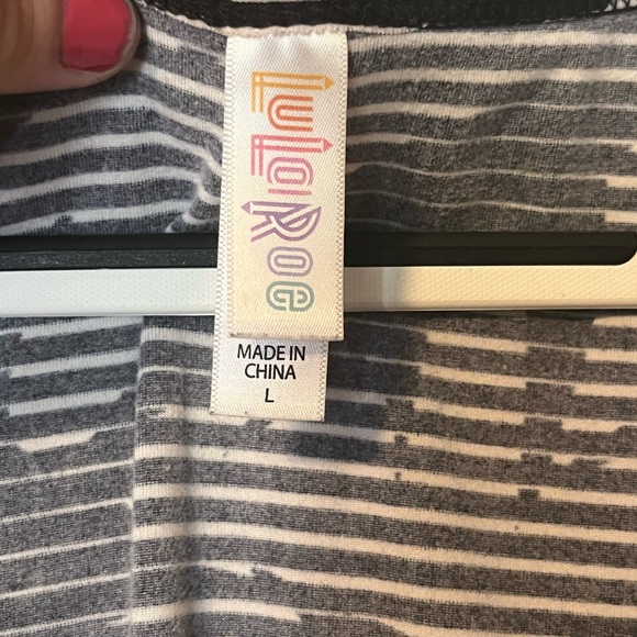 Tee with Bird/Design  - Large - Picture 3 of 3